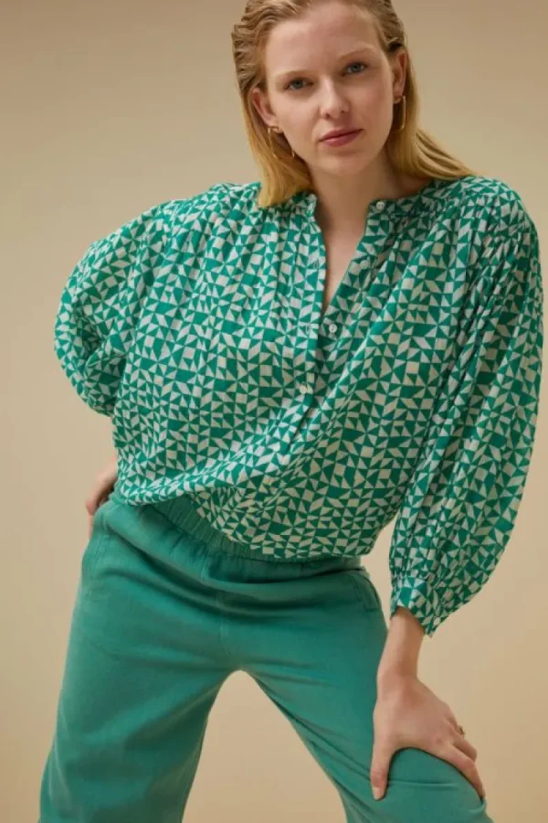 By bar Blouses<lucy graphic blouse | graphic green