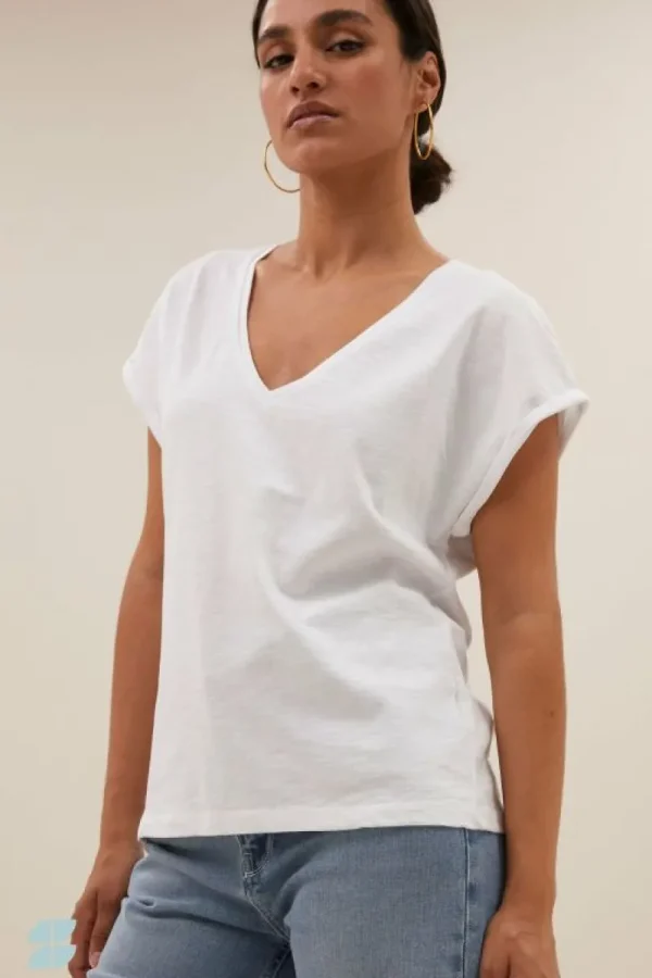 By bar Tops & Shirts<momi logo top | bright white
