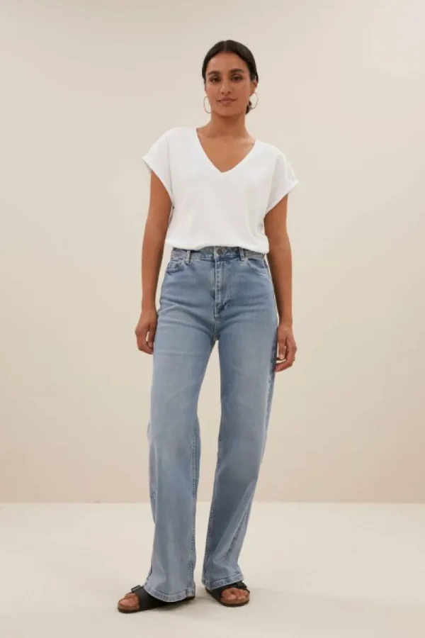 By bar Tops & Shirts<momi logo top | bright white