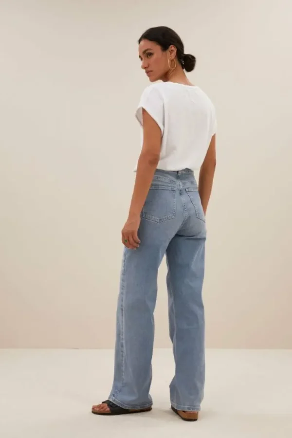 By bar Tops & Shirts<momi logo top | bright white