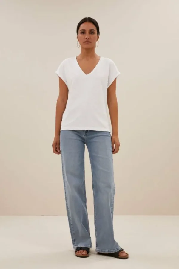 By bar Tops & Shirts<momi logo top | bright white