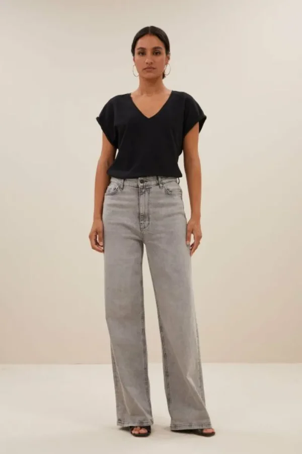By bar Tops & Shirts<momi logo top | jet black